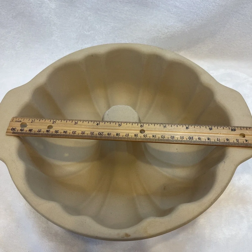 Pampered Chef type bundt